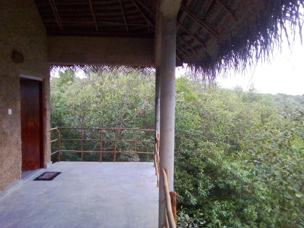 Mermaid Cabana And Tree Houses Тангале Екстериор снимка