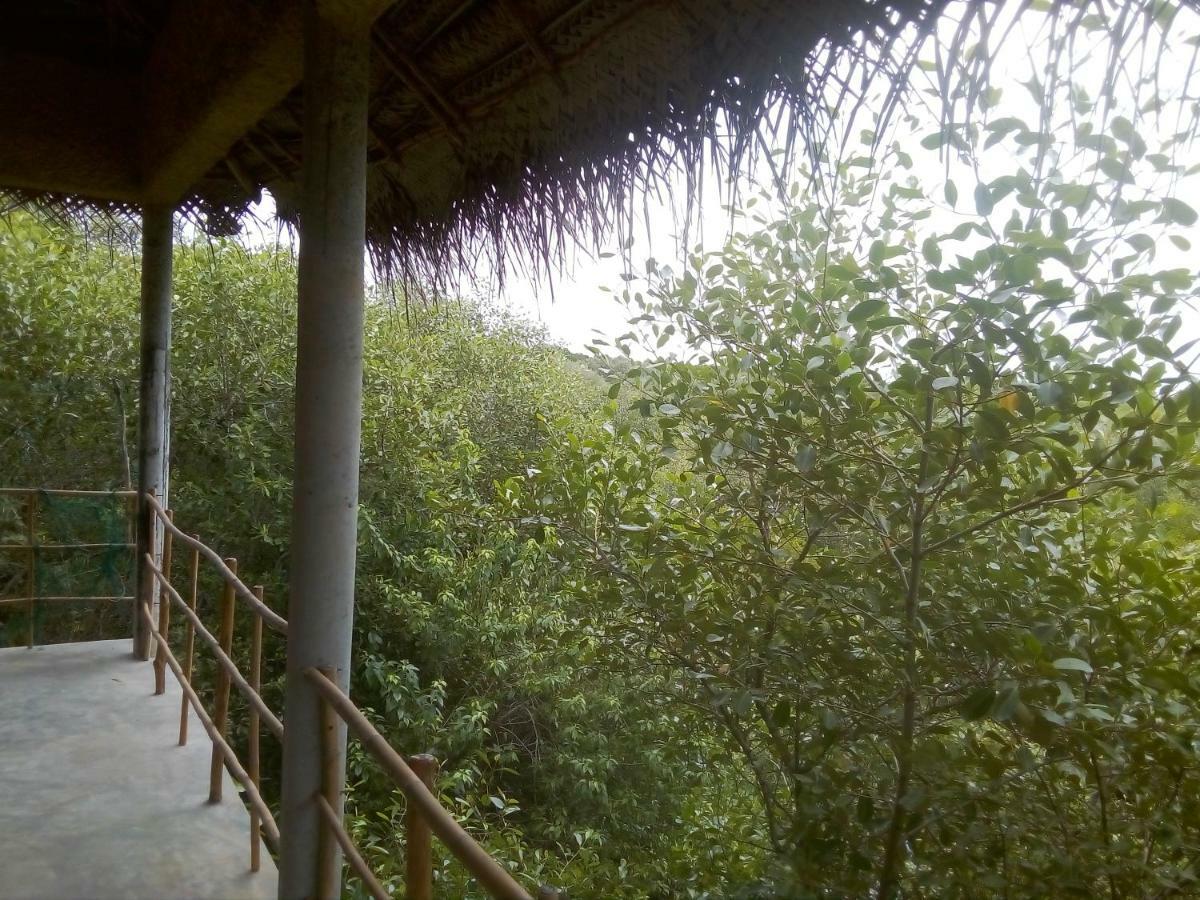 Mermaid Cabana And Tree Houses Тангале Екстериор снимка