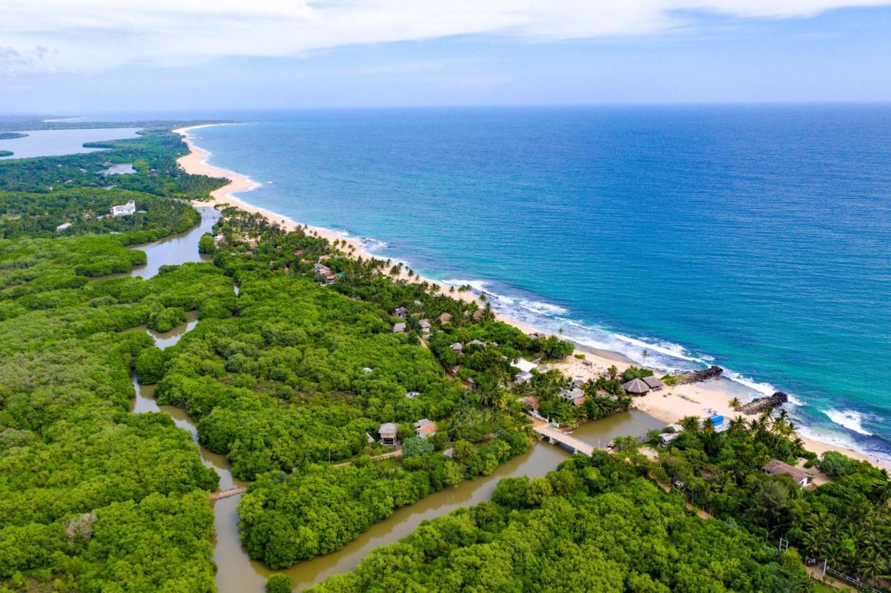 Mermaid Cabana And Tree Houses Тангале Екстериор снимка