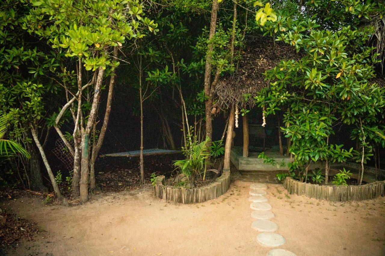 Mermaid Cabana And Tree Houses Тангале Екстериор снимка